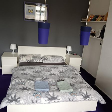 Private Bedroom Near Alexanderplatz In Sharing Apartment Berlin Exterior foto