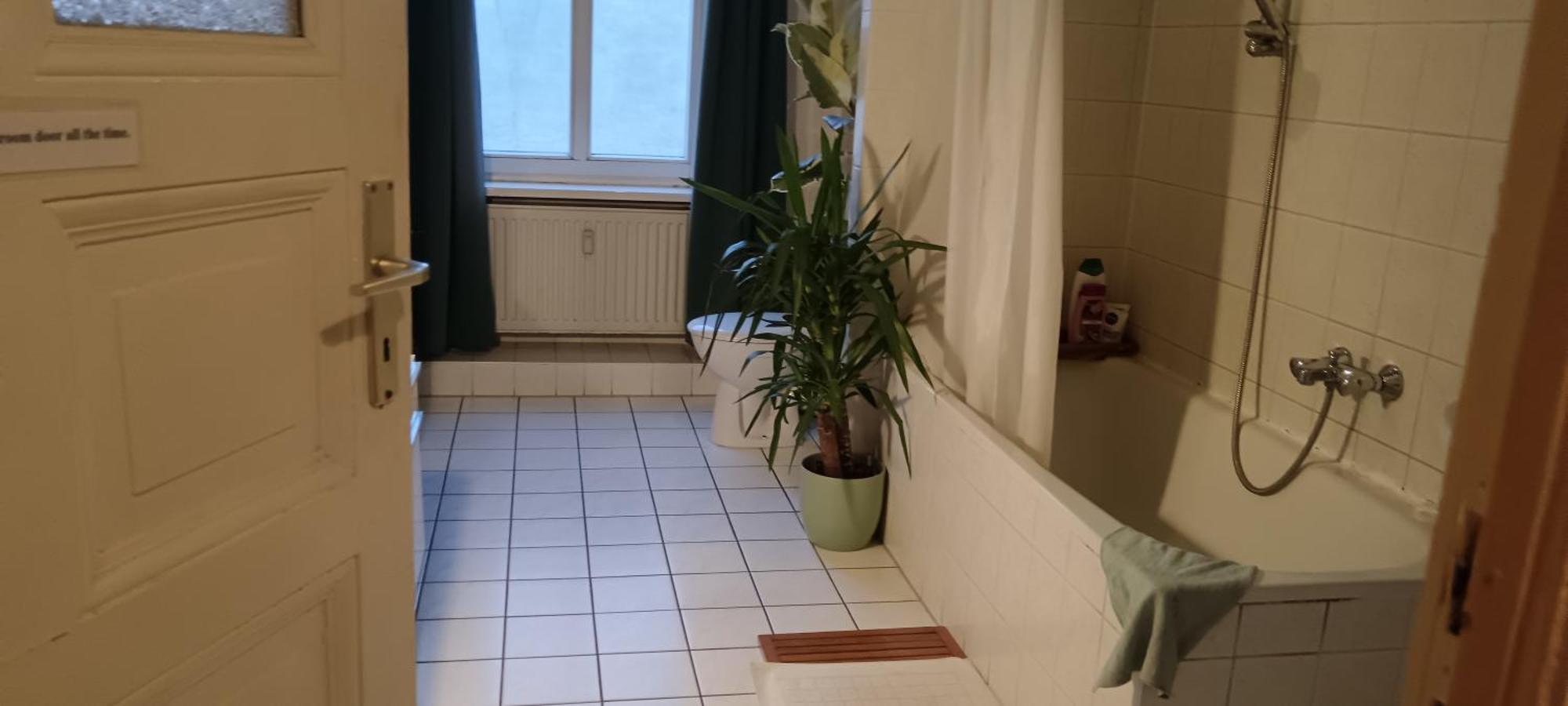 Private Bedroom Near Alexanderplatz In Sharing Apartment Berlin Exterior foto